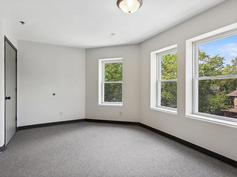 512 S Chicago Ave — Photo 11