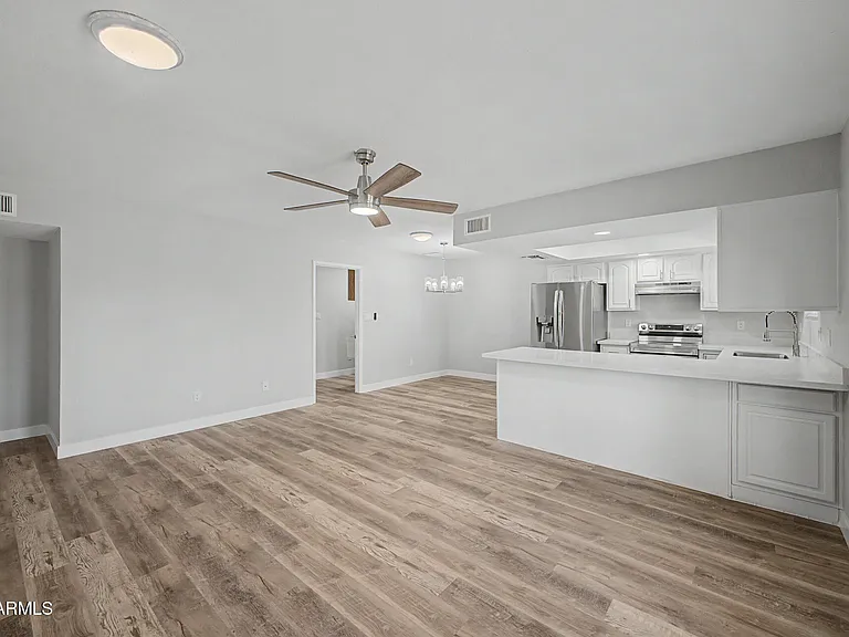 1432 S Oracle — Photo 8