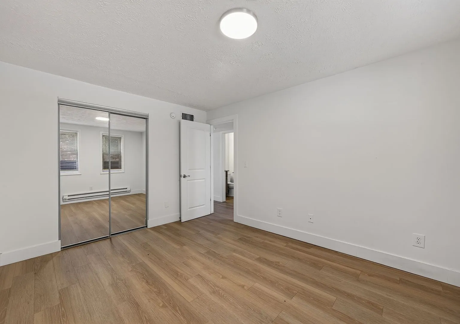 400-402 S Henderson St — Photo 3