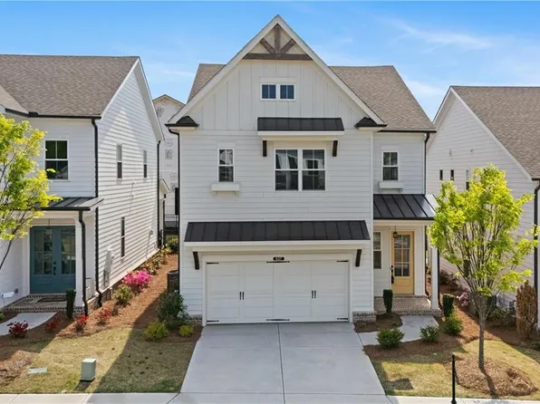 637 Skytop Dr, Cumming, GA 30040