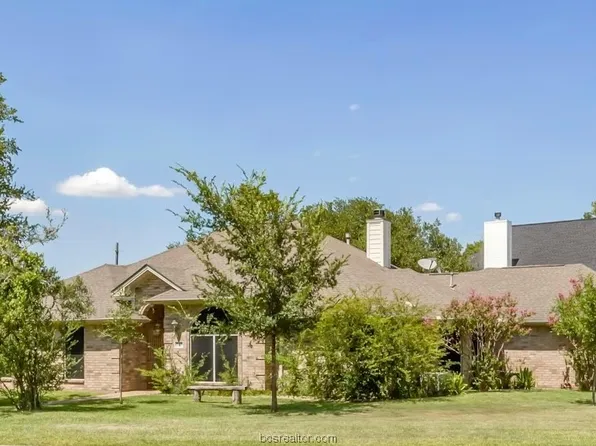 2315 N Pioneer Trl, Bryan, TX 77808