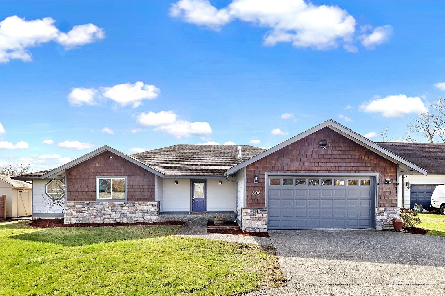 595 Arthurs Way photo 1