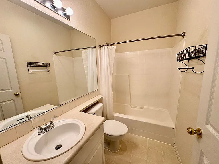 1800 NE 40th St #A6 — Photo 13