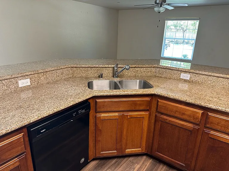 2011 Bella Oaks Dr — Photo 6