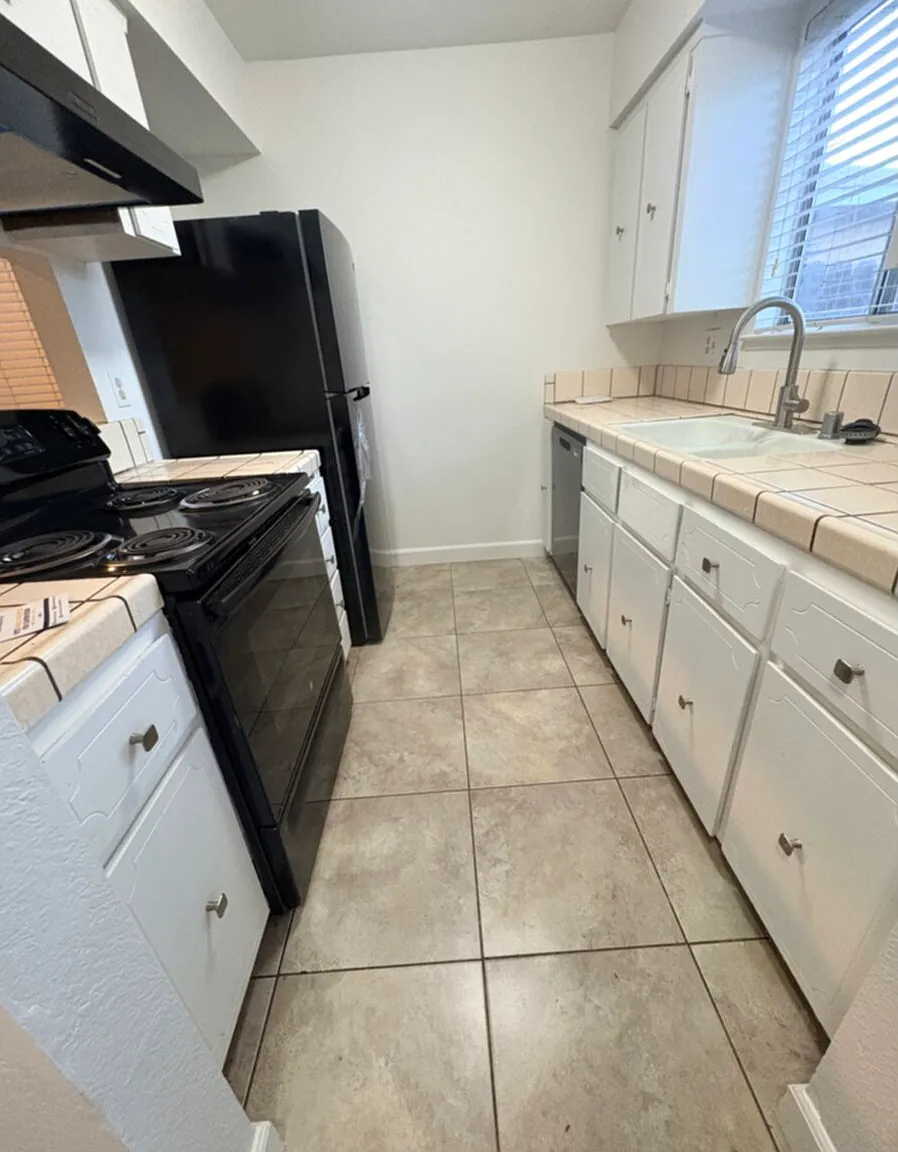 3 bed, 2.0 bath, 1200 sqft, $1,995 — Photo 2