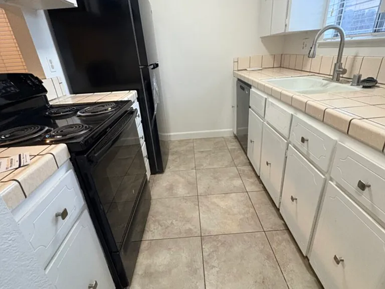 4359 W Avalon Ave — Photo 2