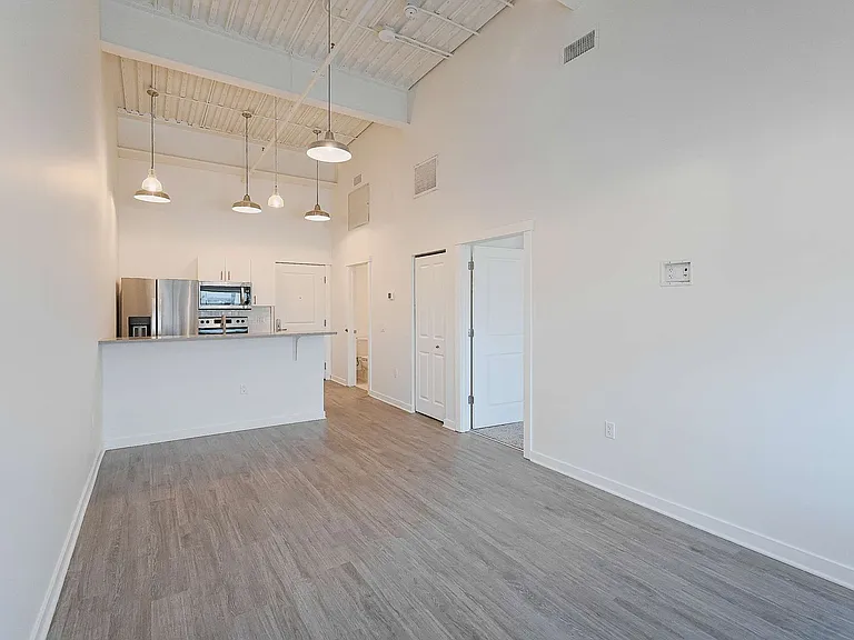 501 S Capitol Ave — Photo 53