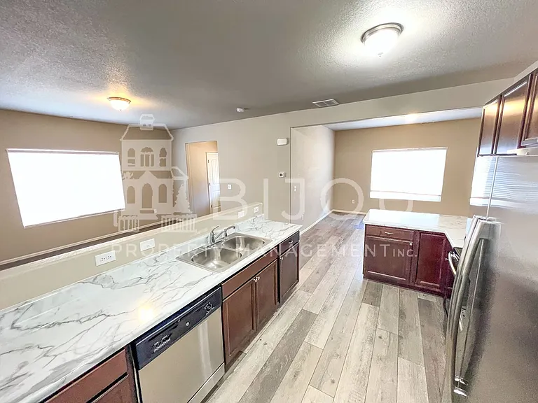 7673 Silver Larch Point — Photo 6