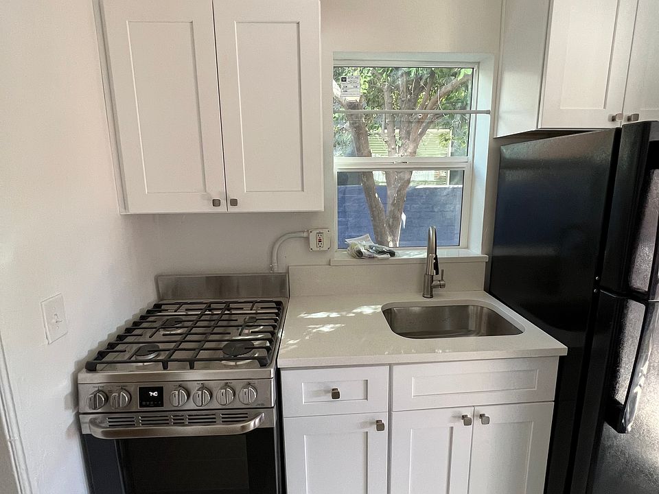 1st image of 430 E 6th St #1