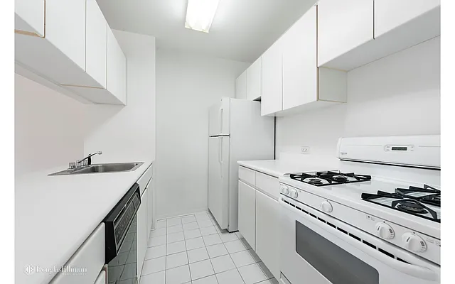 Rented by Douglas Elliman | media 7