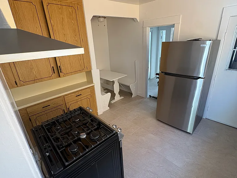 757 N Forest Ave — Photo 6