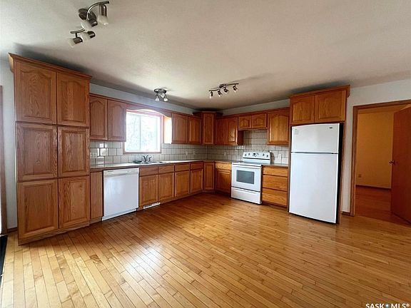 3rd image of 349 10th Avenue NW