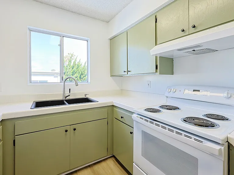 4945 Narragansett Ave — Photo 6