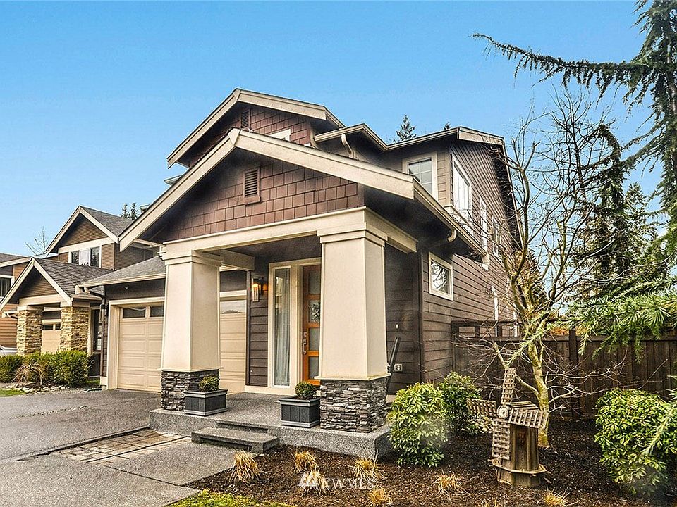 Elegant MainVue Home -- Stonewater Creek on a cul de sac backing to a greenbelt.