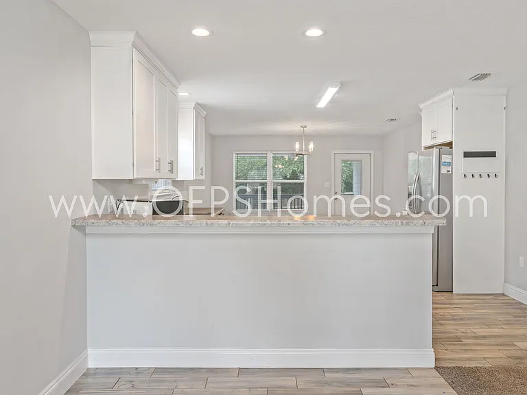 824 Valley Rd — Photo 9