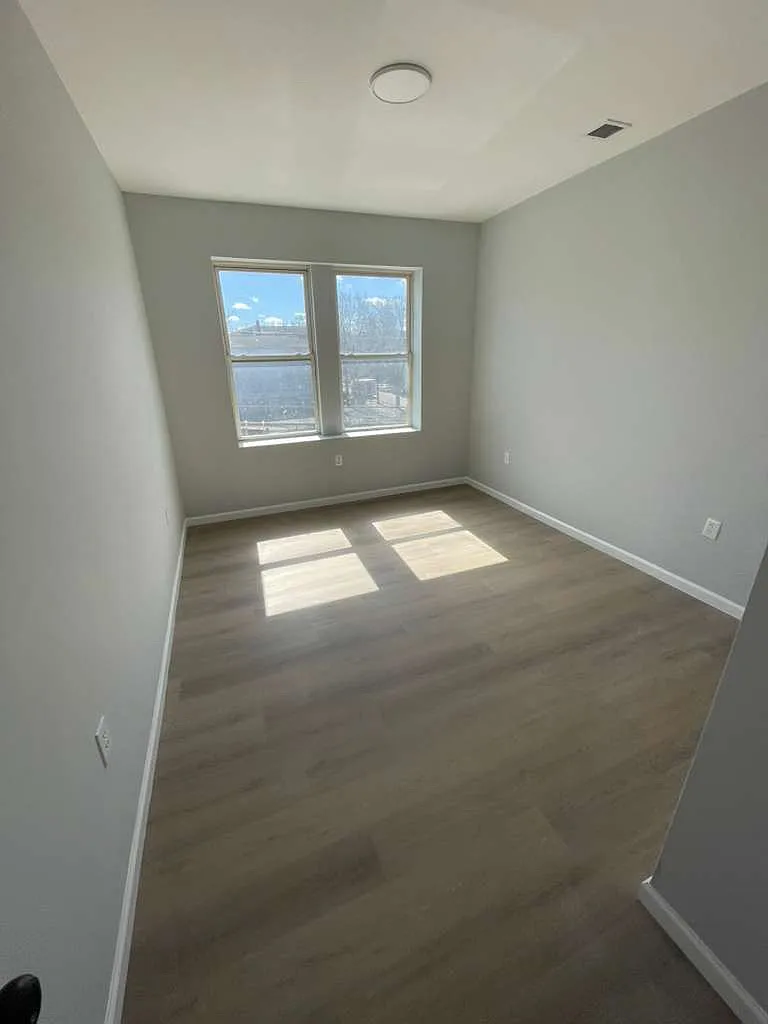 Building Photo - 387 Avon Ave #7