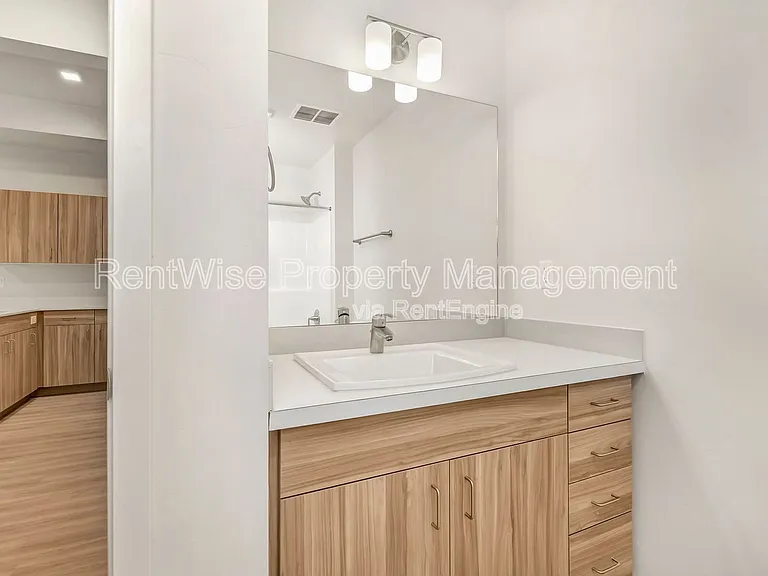Parkway Apartments — Photo 33