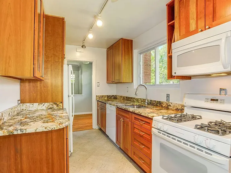 3317 Glenway Dr — Photo 10