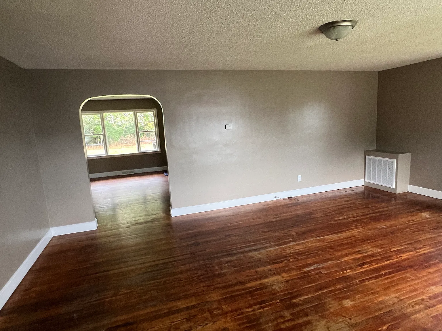 3 bed, 1300 sqft, $1,500 — Photo 2