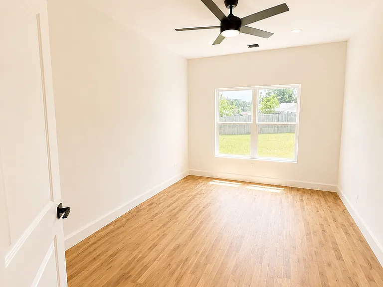 252 E Oklahoma Pl — Photo 9