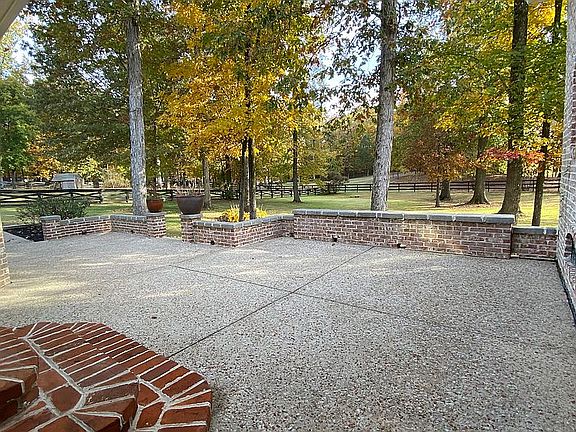 5th image of 40 Canterbury Ln