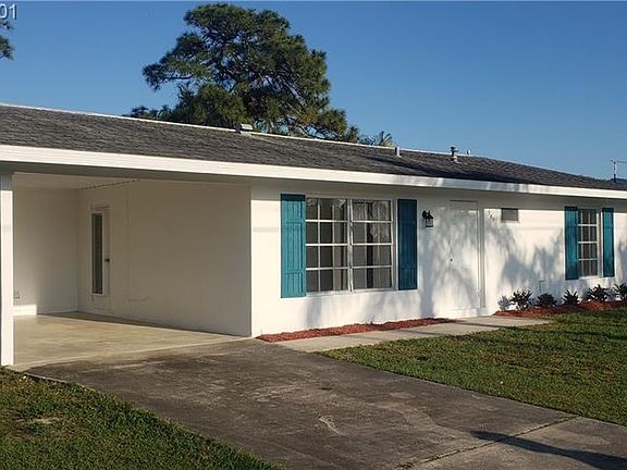 3rd image of 349 NE Floresta Dr