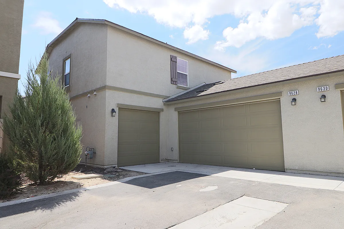 4 bed, 1900 sqft, $2,695 — Photo 3