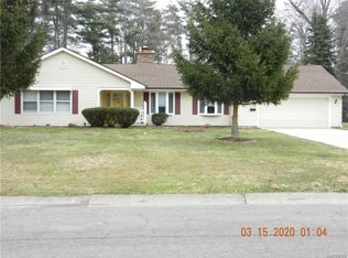 5379 Oakridge Dr, Hamburg, NY 14075