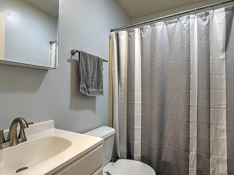 211 Hayter Dr — Photo 10