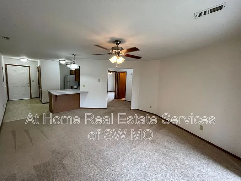 877 N 22nd St — Photo 4