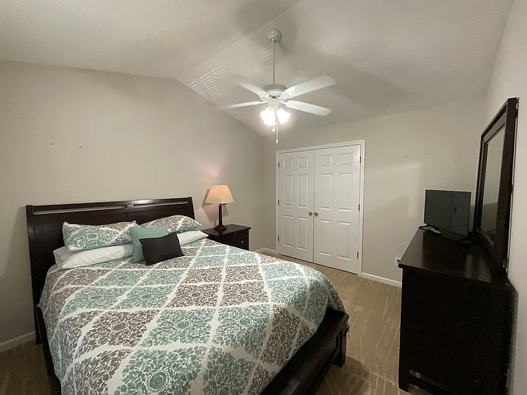 Meridian Park Apartments — Photo 221