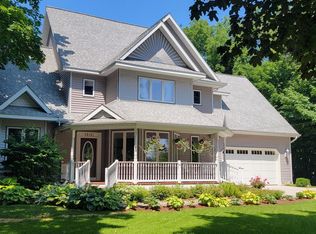 15787 Upper Birch Dr, Traverse City, MI 49686