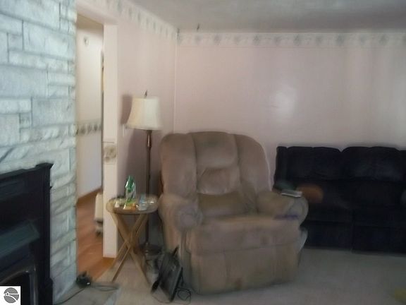 4th image of 2985 S Binder Rd