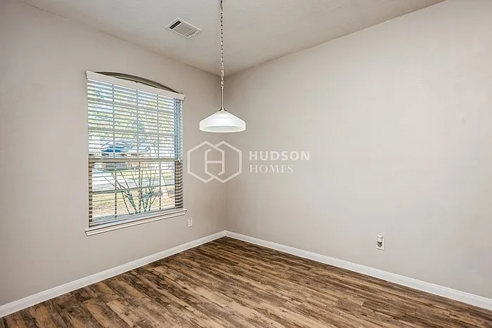 11243 Glenforest Dr — Photo 4