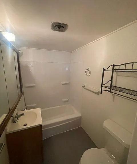 810 Jerome Ave — Photo 6