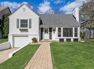 77 Williamsburg Rd, Evanston, IL 60203