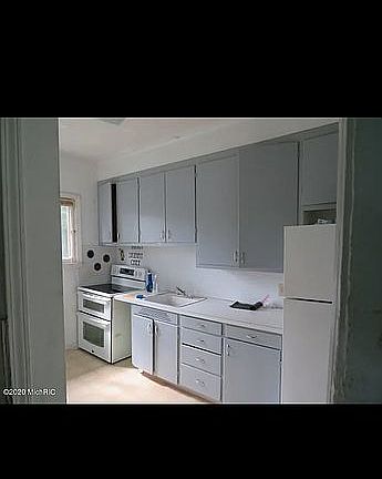 2nd image of 610 S Superior St