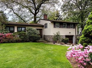 17 Maplemoor Ln, White Plains, NY 10605