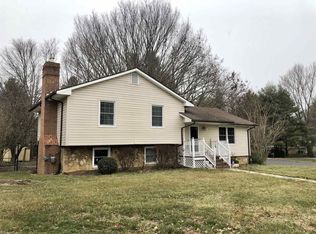 1000 Quail Dr, Blacksburg, VA 24060