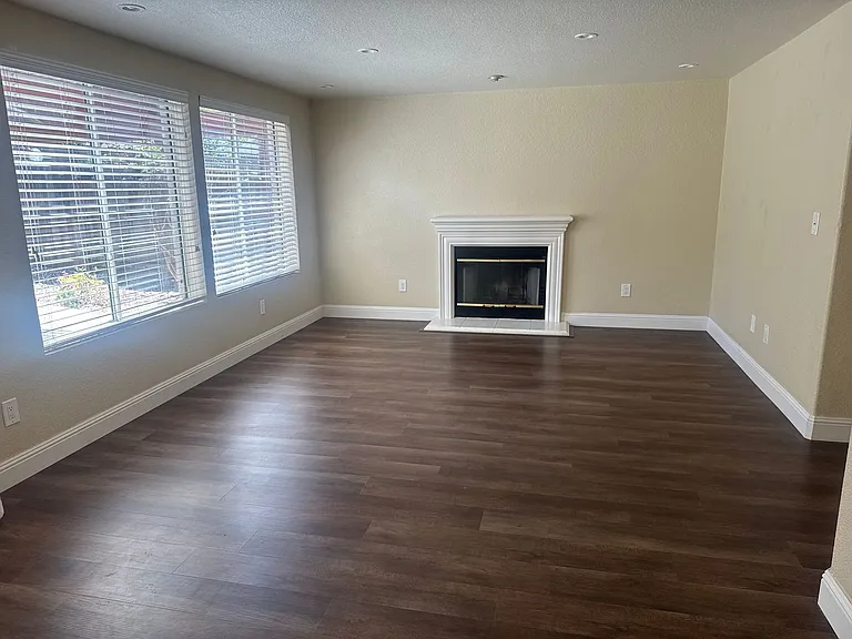 961 Celestine Cir — Photo 4