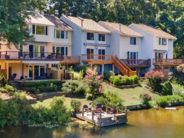 2014 Chadds Ford Dr, Reston, VA 20191
