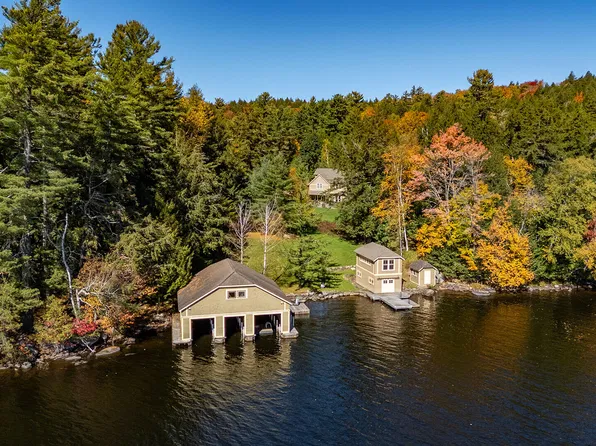8 Pinehurst Rd, Saranac Lake, NY 12983