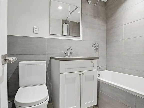 5th image of 784 Columbus Ave APT 4R