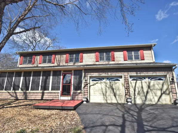 6N264 Weber Dr, St Charles, IL 60174