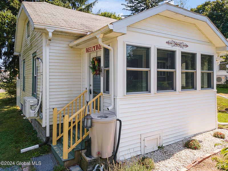 2nd image of 6 Willowbrook Avenue