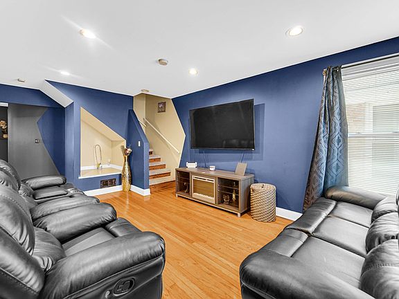 2nd image of 1827 N 43rd Ave