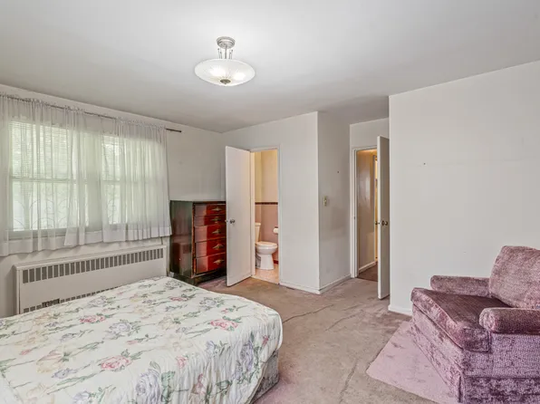 218-27 Sawyer Avenue image 15 of 19