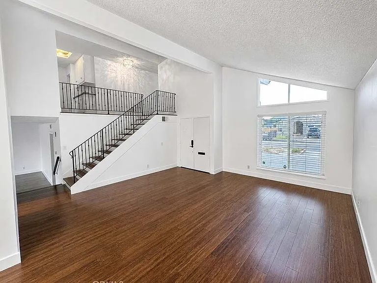 14222 Enfield Cir — Photo 26