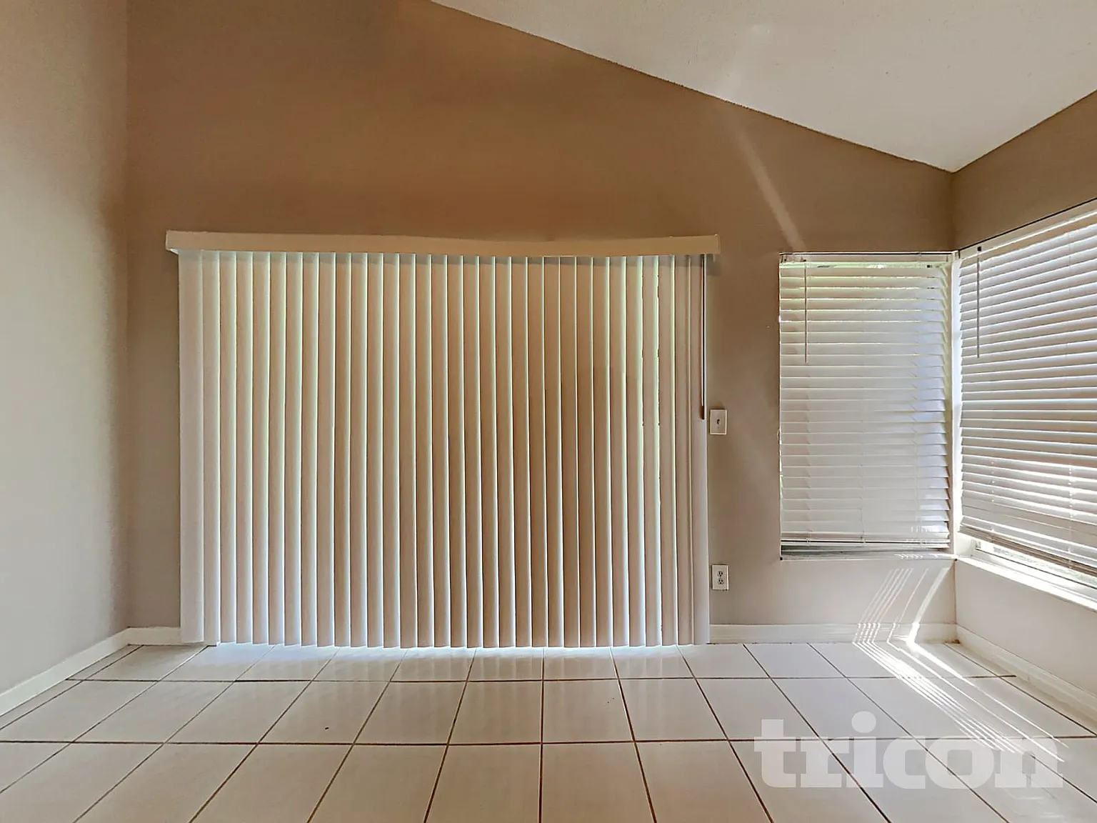 5323 Southwick Drive Tampa FL — Photo 2