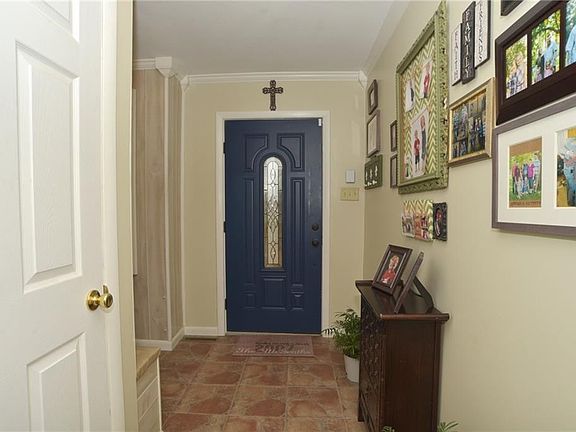 4th image of 2420 E Dudley Ave